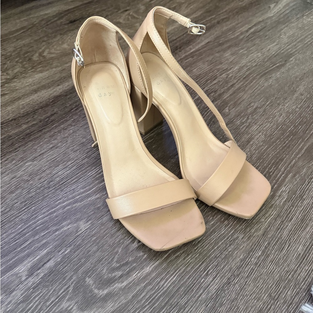 Elegant Beige Women's Sandals